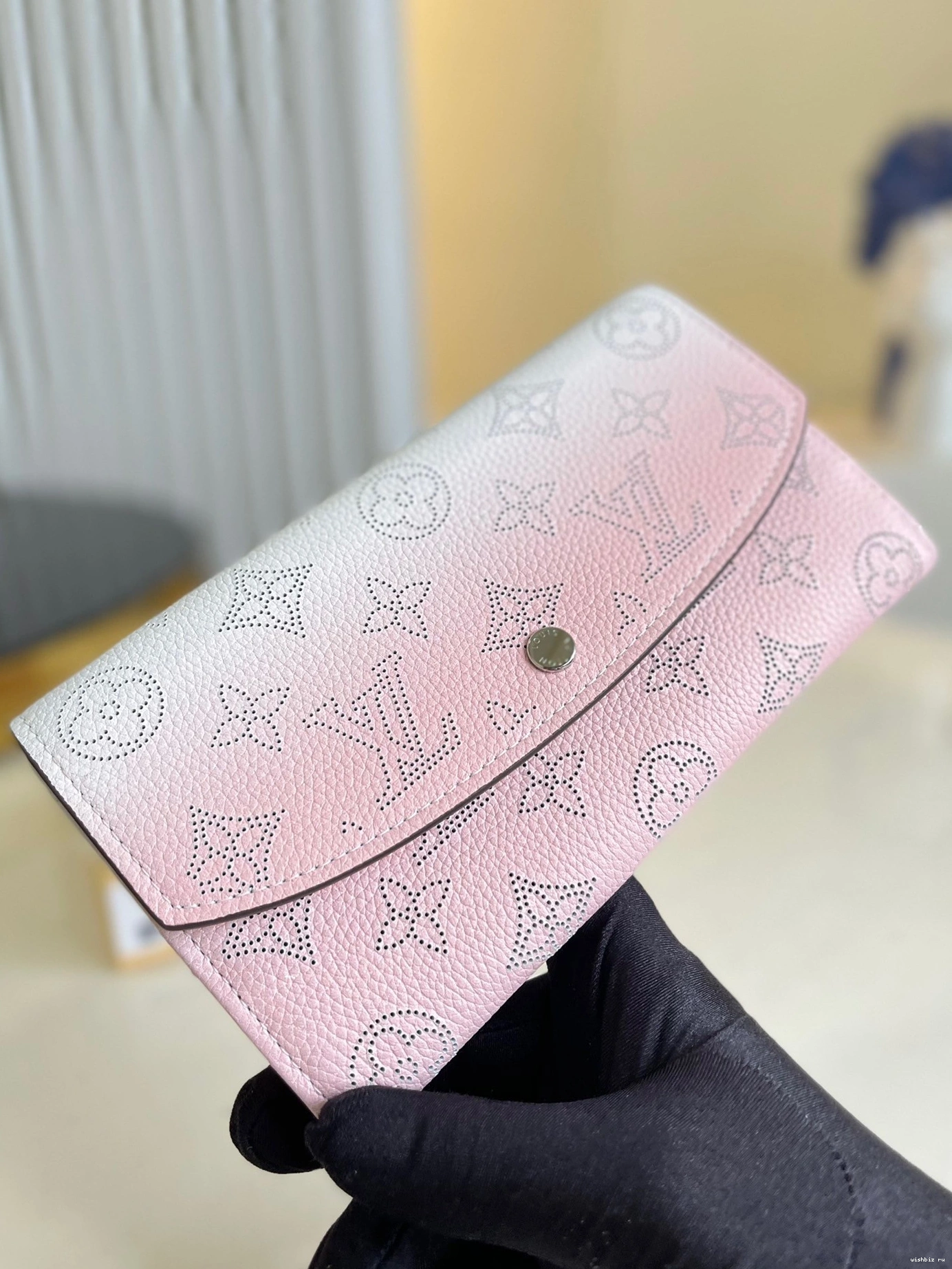WIS VUITTON IRIS LOUIS WALLET 1019